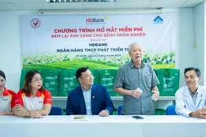 HDBank trao tặng kinh phí thực hiện 1.000 ca phẫu thuật mắt cho Hội Bảo trợ Bệnh nhân nghèo TPHCM