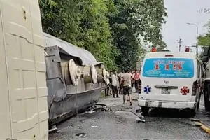 Xe bồn chở hóa chất tông liên hoàn 3 ô tô trên đèo Bảo Lộc