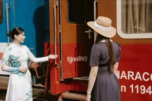 Tour tàu hỏa giá hơn 200 triệu đồng/người hút khách