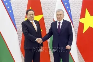 Chủ tịch Quốc hội Trần Thanh Mẫn hội kiến Tổng thống Uzbekistan Shavkat Mirziyoyev. Ảnh: Doãn Tấn/TTXVN