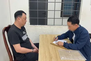 Bắt nhân viên ngân hàng lừa đảo, chiếm đoạt tiền rồi trốn sang Campuchia