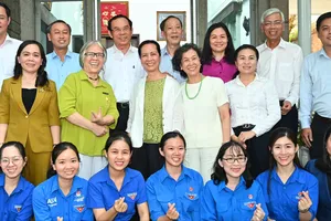 Tri ân công lao to lớn của các bậc tiền bối trong sự nghiệp xây dựng và phát triển TPHCM