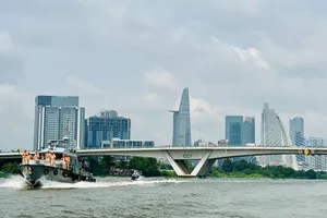 CSGT TPHCM tuần tra kiểm soát tuyến đường thủy nội địa sông Sài Gòn