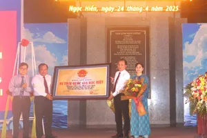 Đón nhận Bằng xếp hạng Di tích quốc gia đặc biệt Đường Hồ Chí Minh trên biển (Bến Vàm Lũng - tỉnh Cà Mau)