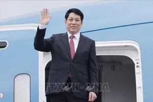 Chủ tịch nước Lương Cường đã rời Hà Nội, đi thăm cấp Nhà nước tới Cộng hòa Dân chủ Nhân dân Lào. Ảnh: TTXVN.