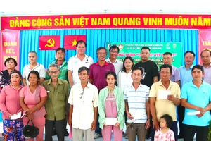 Hội tennis Lovera park trao 100 phần quà cho hoàn cảnh khó khăn tại xã Phong Phú