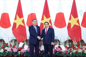 Thủ tướng Phạm Minh Chính và Thủ tướng Nhật Bản Ishiba Shigeru chụp ảnh chung trước khi tiến hành hội đàm. Ảnh VIẾT CHUNG