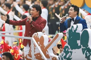 NSND Quốc Hưng và NSND Tạ Minh Tâm đã có phần biểu diễn ấn tượng sáng 30-4 tại TPHCM