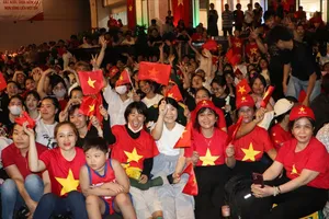 Các tuyến đường khu vực diễu binh, diễu hành rực màu áo đỏ sao vàng