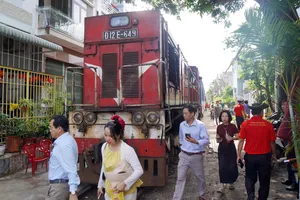 Độc đáo tour "hỏa xa" khám phá tháp cổ ngàn năm ở Bình Định