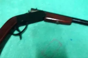 Tạm giữ hình sự 3 nghi phạm bắn súng vào nhà người khác