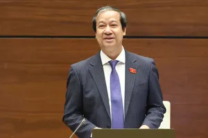 Bộ trưởng Bộ GD-ĐT Nguyễn Kim Sơn phát biểu giải trình, làm rõ một số vấn đề đại biểu Quốc hội nêu. Ảnh: QUANG PHÚC