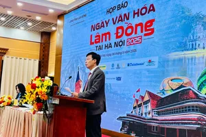 Ông Đinh Văn Tuấn, Phó Chủ tịch UBND tỉnh Lâm Đồng phát biểu tại họp báo 