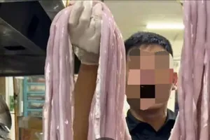 Sự thật về cỗ lòng xe điếu dài 40m ở Hà Nội