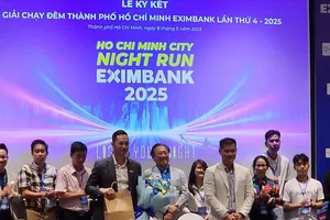 Quang cảnh buổi lễ công bố giải chạy đêm