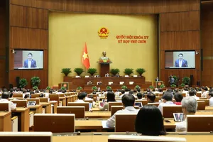 Chủ nhiệm Ủy ban Kinh tế và Tài chính của Quốc hội Phan Văn Mãi trình bày báo cáo. Ảnh: QUANG PHÚC