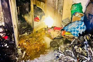 TPHCM: Cứu 2 người bị thương trong đám cháy ở chung cư