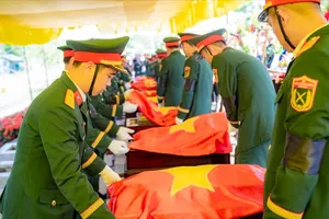 An táng 10 liệt sĩ hy sinh ở Lào tại Nghĩa trang Liệt sĩ thành phố Huế