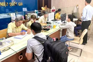 Chưa dừng đà giảm, giá vàng miếng SJC lùi về 120 triệu đồng/lượng