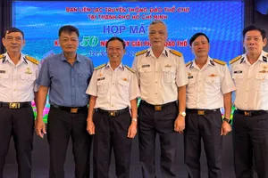 Hội viên Ban Liên lạc truyền thống Đảo Thổ Chu tại TPHCM tham dự buổi họp mặt chụp ảnh lưu niệm