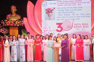 Khen thưởng hơn 550 học sinh và giáo viên tiêu biểu 