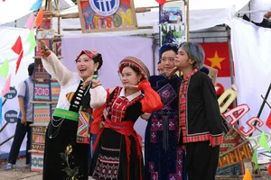 Học sinh, sinh viên thiểu số tham gia chương trình