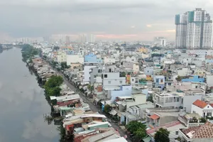 Dự án cải tạo bờ Bắc Kênh Đôi (quận 8, TPHCM). Ảnh: HOÀNG HÙNG