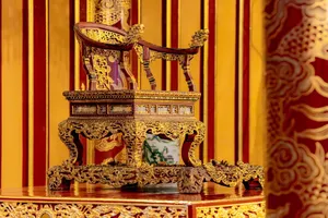 Chấp thuận lập hội đồng tìm cách tu sửa bảo vật quốc gia ngai vàng triều Nguyễn 