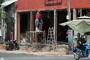 Một công trình đang thi công tại đường Dương Quảng Hàm, phường 5, quận Gò Vấp, TPHCM. Ảnh minh họa