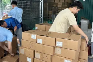 Tạm giữ hơn 5.000 lọ mỹ phẩm tại cửa hàng của Công ty TNHH Dược mỹ phẩm Ngân Korea