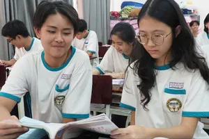 Học sinh lớp 9, Trường THPT Nam Sài Gòn (quận 7) trong giờ ôn tập môn Ngữ văn vào cuối tháng 5-2025