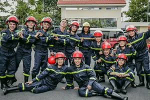 12 nghệ sĩ nhập vai công an trong "Chiến sĩ quả cảm"