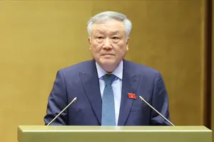 Phó Thủ tướng Thường trực Nguyễn Hòa Bình thông tin về vai trò và ý nghĩa của Trung tâm Tài chính quốc tế, sáng 11-6. Ảnh: QUANG PHÚC