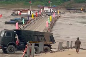 Phú Thọ: Tạm cắt cầu phao Phong Châu để đảm bảo an toàn