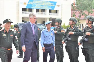 Phó Tổng Thư ký Liên hợp quốc thăm lực lượng gìn giữ hòa bình công an nhân dân