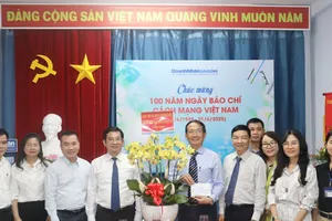 Phó Chủ tịch Thường trực UBND TPHCM thăm, chúc mừng các cơ quan báo chí 