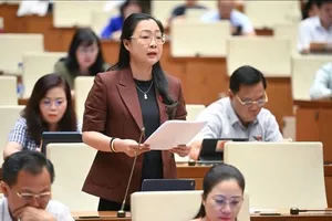 ĐB Nguyễn Thị Quyên Thanh (Vĩnh Long) phát biểu tại hội trường chiều 16-6