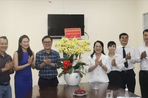 Chủ nhiệm Ủy ban Kiểm tra Thành ủy TPHCM thăm, chúc mừng cơ quan báo chí 