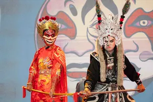 Ra mắt phim kinh dị, Mạc Văn Khoa trình diễn tuồng cổ