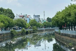 Kênh Nhiêu Lộc - Thị Nghè thuộc quận Tân Bình, TPHCM. Ảnh: THANH HIỀN