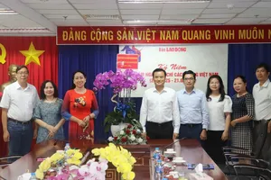Phó Chủ tịch UBND TPHCM Bùi Xuân Cường thăm, chúc mừng cơ quan báo chí 