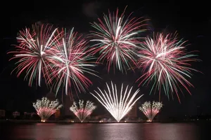 Màn trình diễn của đội Macedos Pirotecnia đến từ Bồ Đào Nha. Ảnh: XUÂN QUỲNH