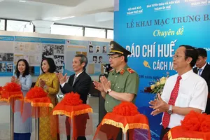 Khai mạc trưng bày chuyên đề “Báo chí Huế trong dòng chảy Báo chí cách mạng Việt Nam” ở Bảo tàng Hồ Chí Minh TP Huế