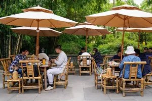 Kinh tế đêm và thêm ngày nghỉ cuối tuần ở Trung Quốc: Tạo động lực tăng trưởng 