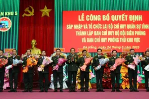 Quân khu 5 công bố các quyết định về tổ chức quân sự địa phương
