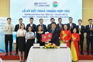 Lễ ký kết thỏa thuận hợp tác giữa Long Châu và Viện Kiểm nghiệm an toàn vệ sinh thực phẩm Quốc gia – Bộ Y tế