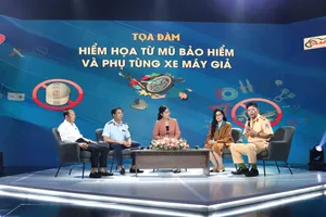 Các đại biểu chia sẻ tại tọa đàm 