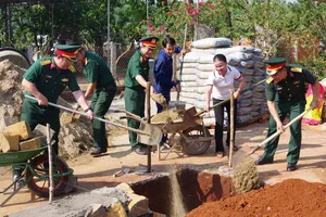 Binh đoàn 15 xây dựng, sửa chữa 357 căn nhà cho hộ nghèo vùng biên 