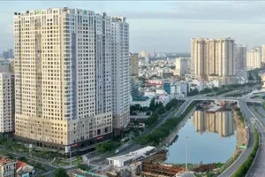 Các dự án nhà cao tầng ở TPHCM. Ảnh: HOÀNG HÙNG