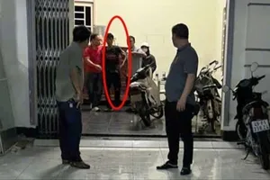 Cơ quan chức năng khống chế Nguyễn Văn Nhân rời khỏi hiện trường vụ việc